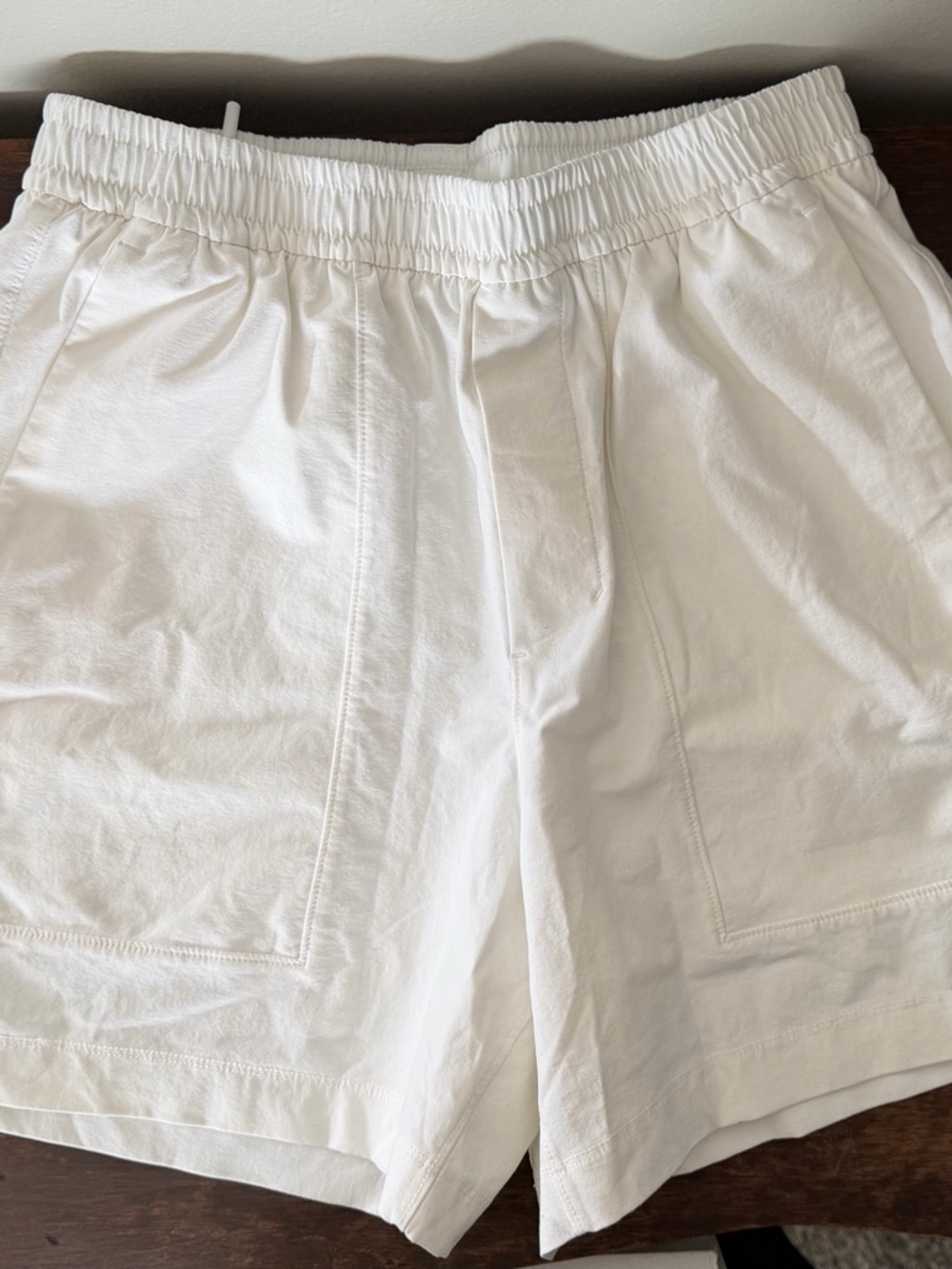 Men’s Lululemon Bowline short 5” stretch cotton versa twill shorts (white)